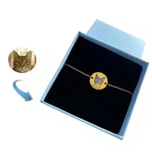 cicas karkoto-arany-szin